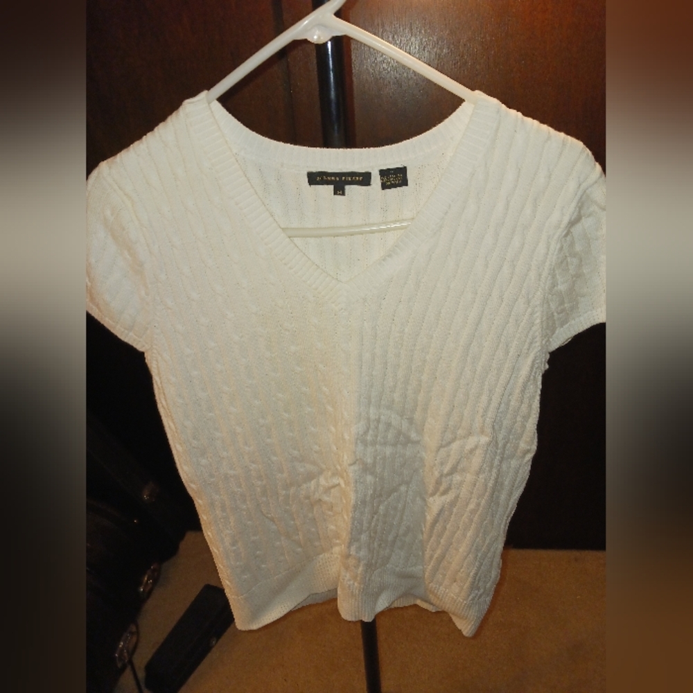 Short sleeve sweater